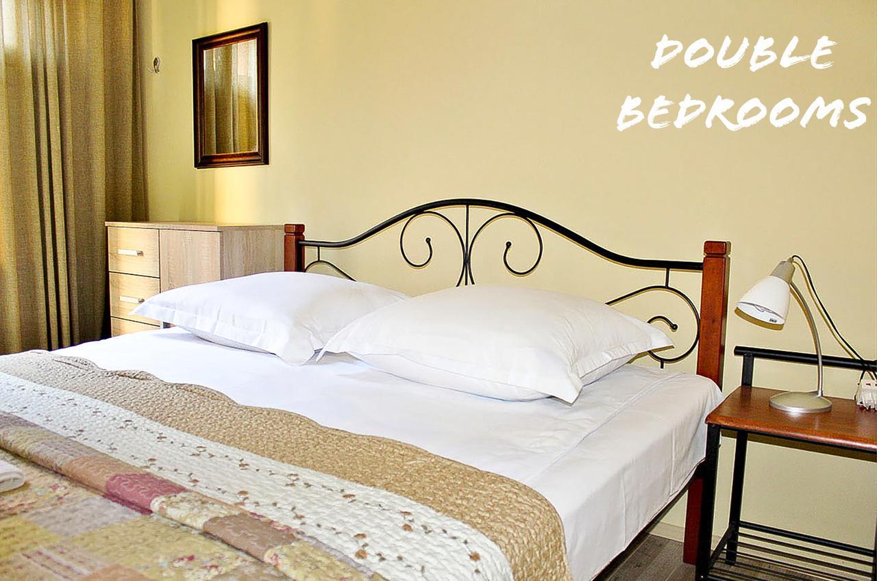 Red Fox Guesthouse Tbilisi Bagian luar foto