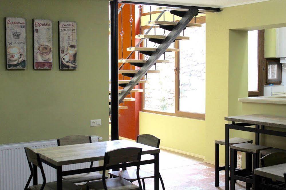 Red Fox Guesthouse Tbilisi Bagian luar foto