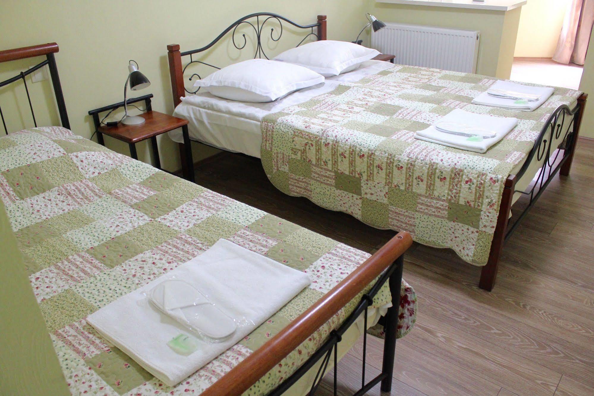 Red Fox Guesthouse Tbilisi Bagian luar foto