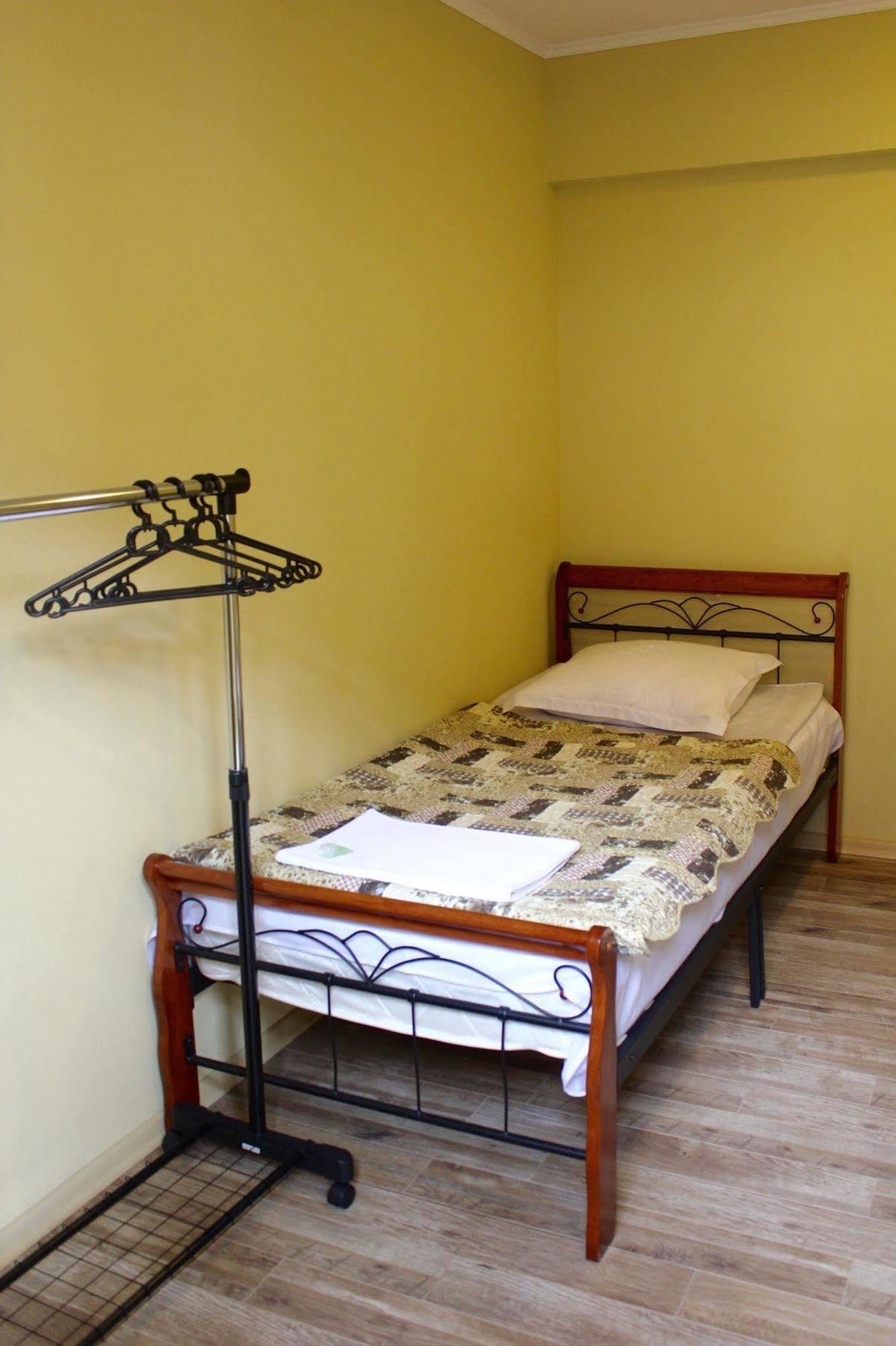 Red Fox Guesthouse Tbilisi Bagian luar foto